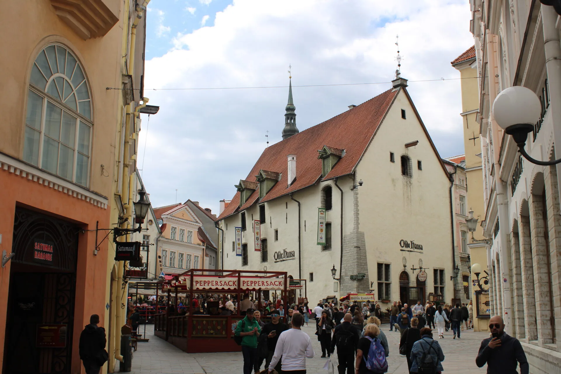 "Olde Hansa" ein authentisches Mittelalterliches Restaurant im Herzen Tallinns. Erbaut im 16. Jahrhundert