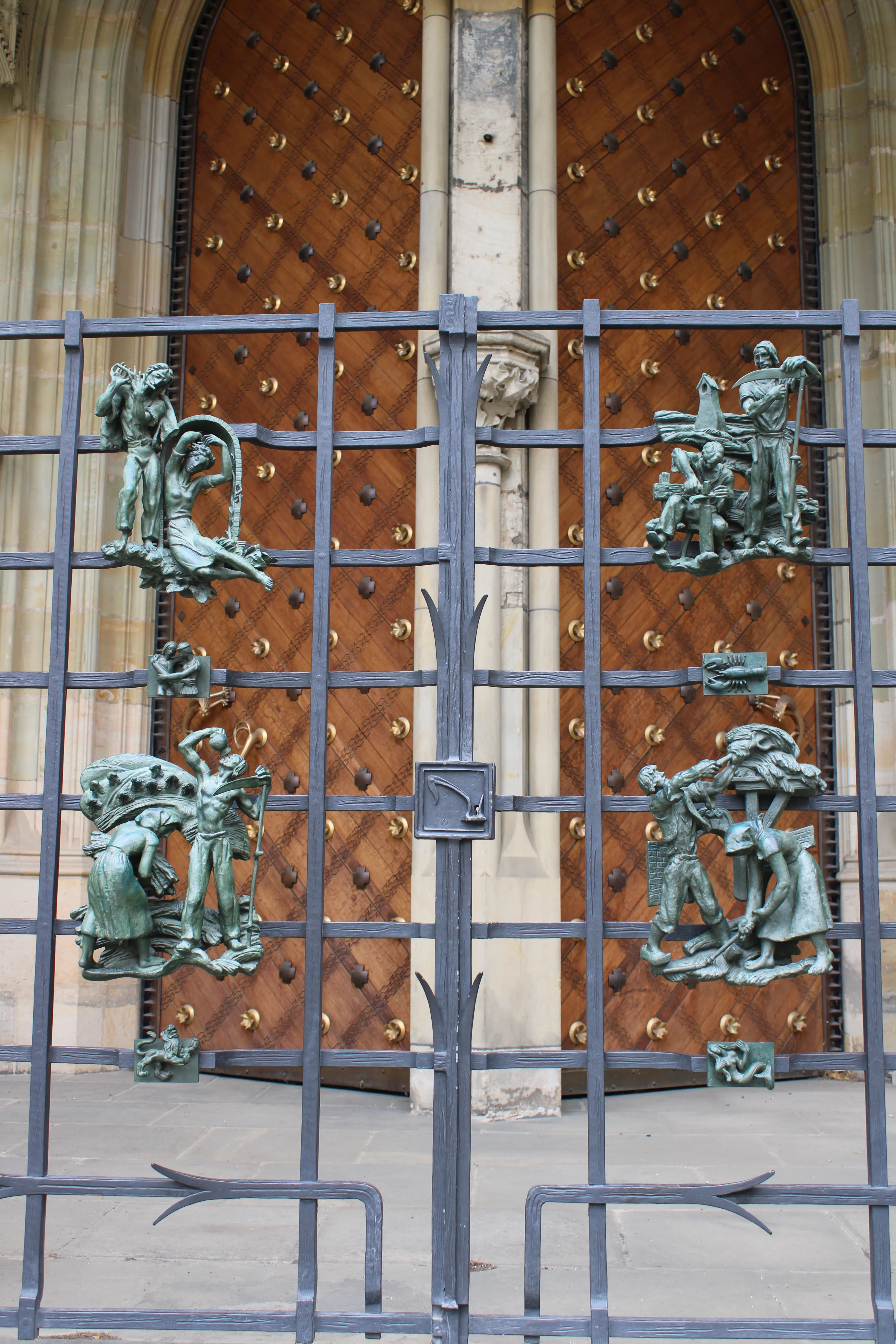 Verzierende Sternzeichen an der Kathedrale