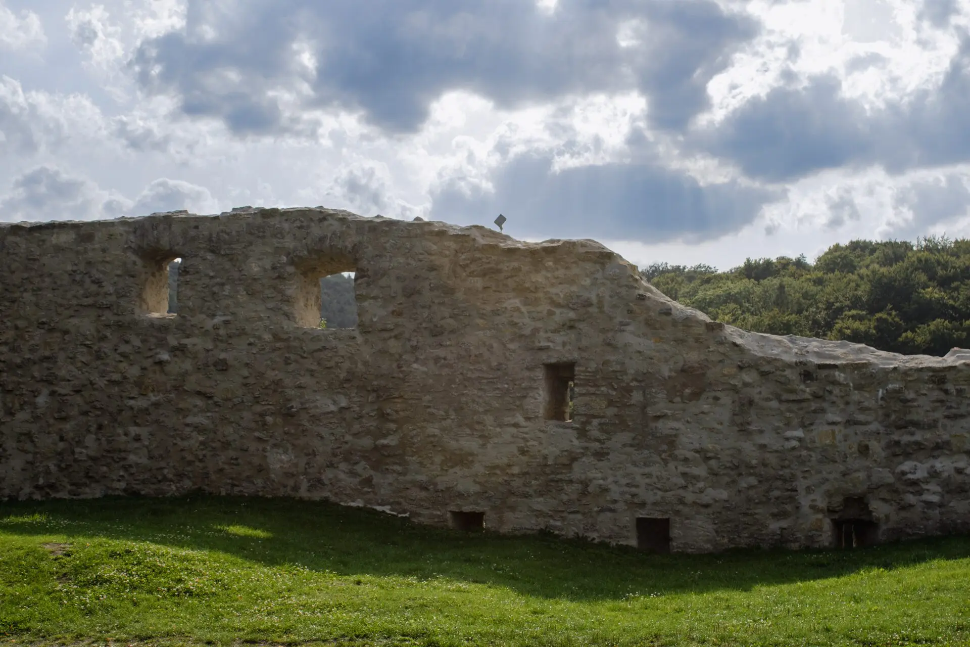 Die Mauerreste der Greener Burg